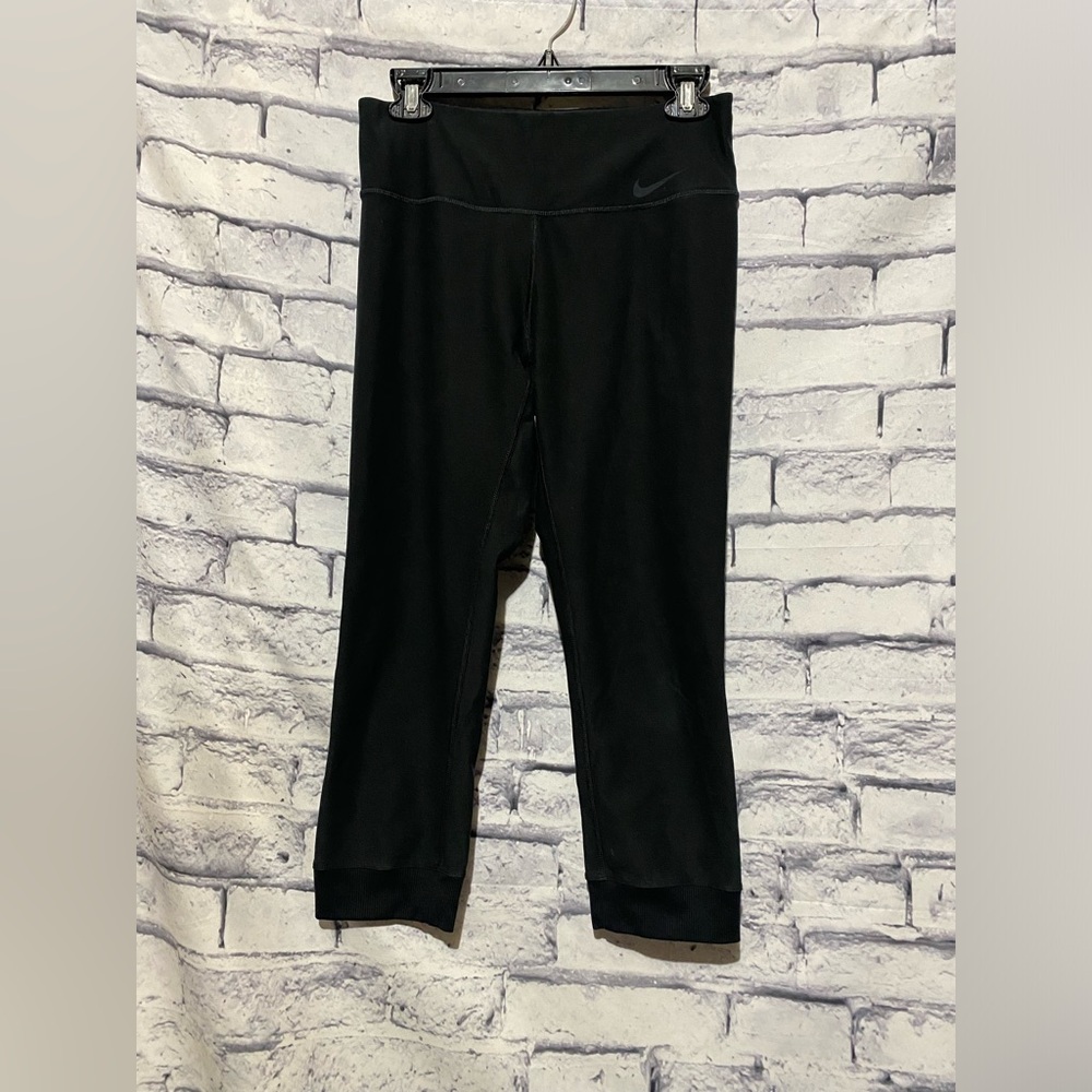 Nike Dri-Fit Power Speed Legendary Cropped Women’s Leggings Size Medium